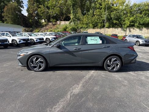 New 2025 Hyundai Elantra Sport image 4