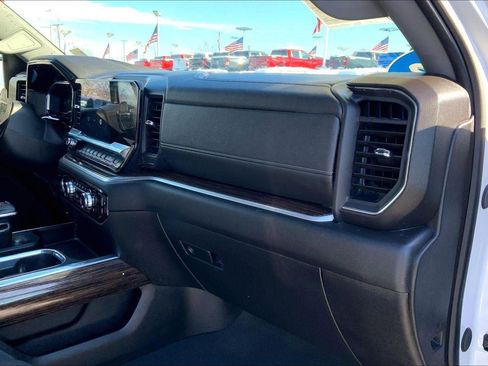 Used 2024 GMC Sierra 1500 Elevation image 15