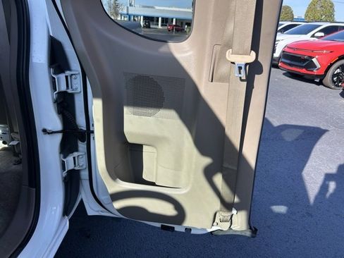 Used 2017 Nissan Frontier SV image 13