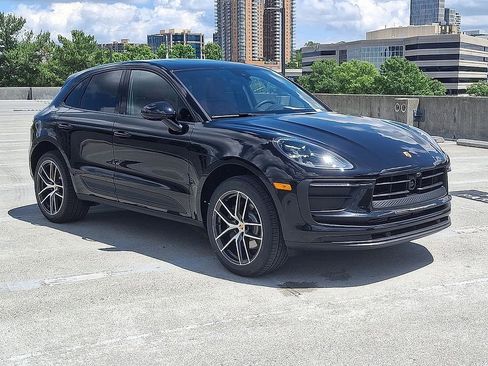 Used 2025 Porsche Macan image 7