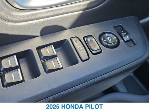 Certified 2025 Honda Pilot EX-L image 13