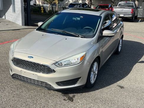 Used 2015 Ford Focus SE image 3
