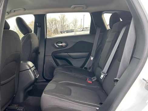 Used 2015 Jeep Cherokee Latitude image 19