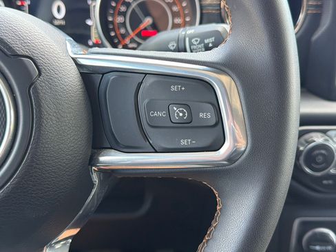 Used 2023 Jeep Gladiator Overland AWD/4WD image 27