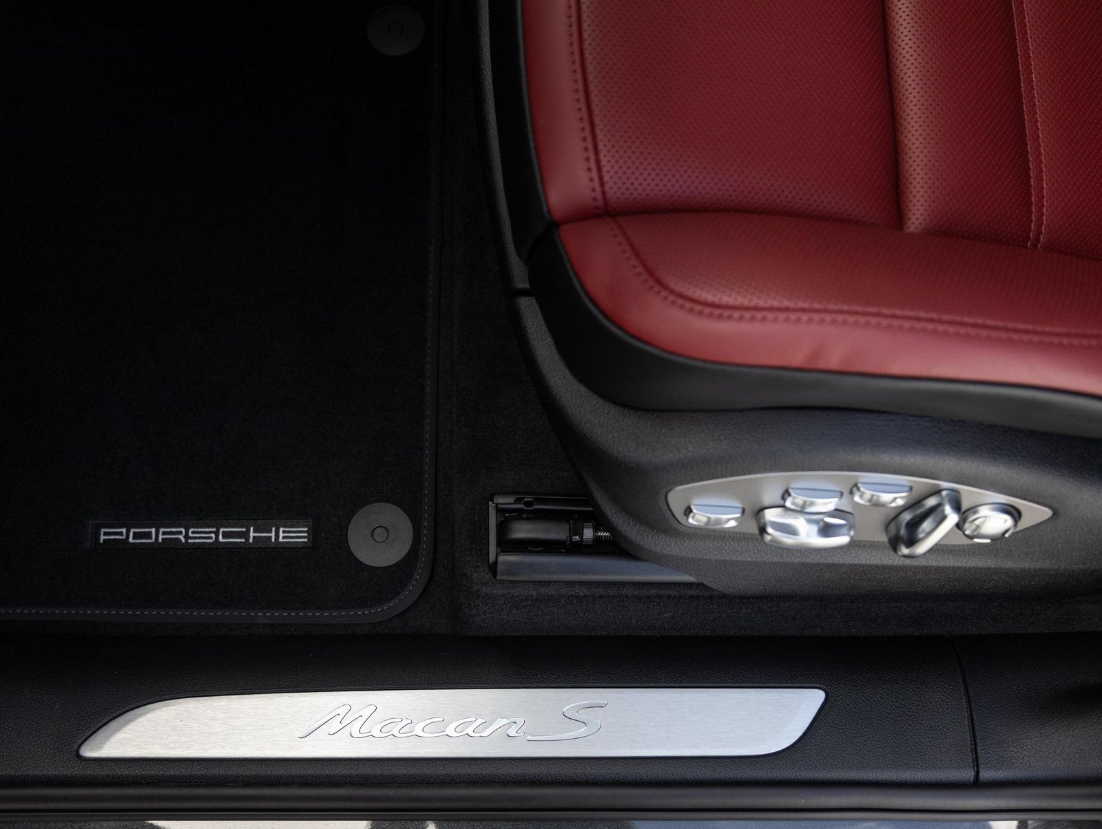 Certified 2026 Porsche Macan S AWD/4WD image 21