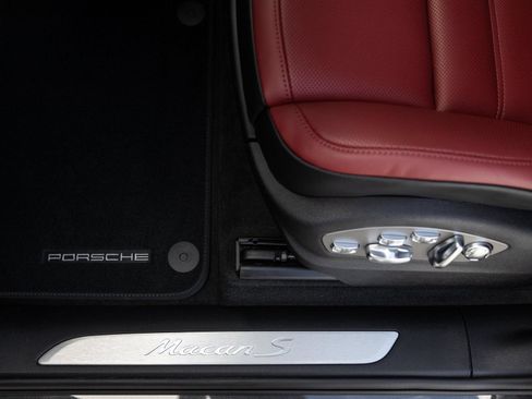 Certified 2026 Porsche Macan S AWD/4WD image 21