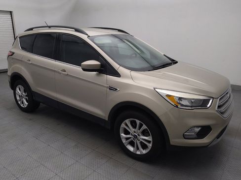 Used 2018 Ford Escape SE w/ SE Sync 3 Package FWD image 11