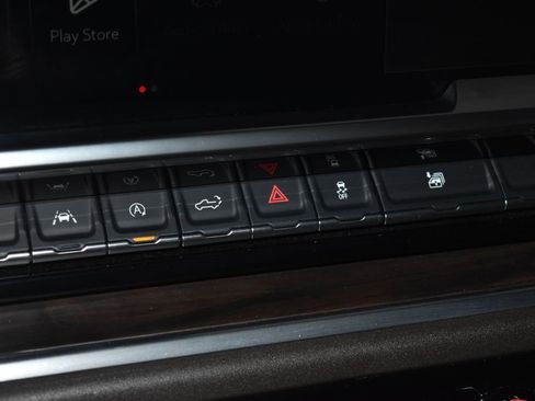 Used 2025 GMC Sierra 1500 SLT image 13