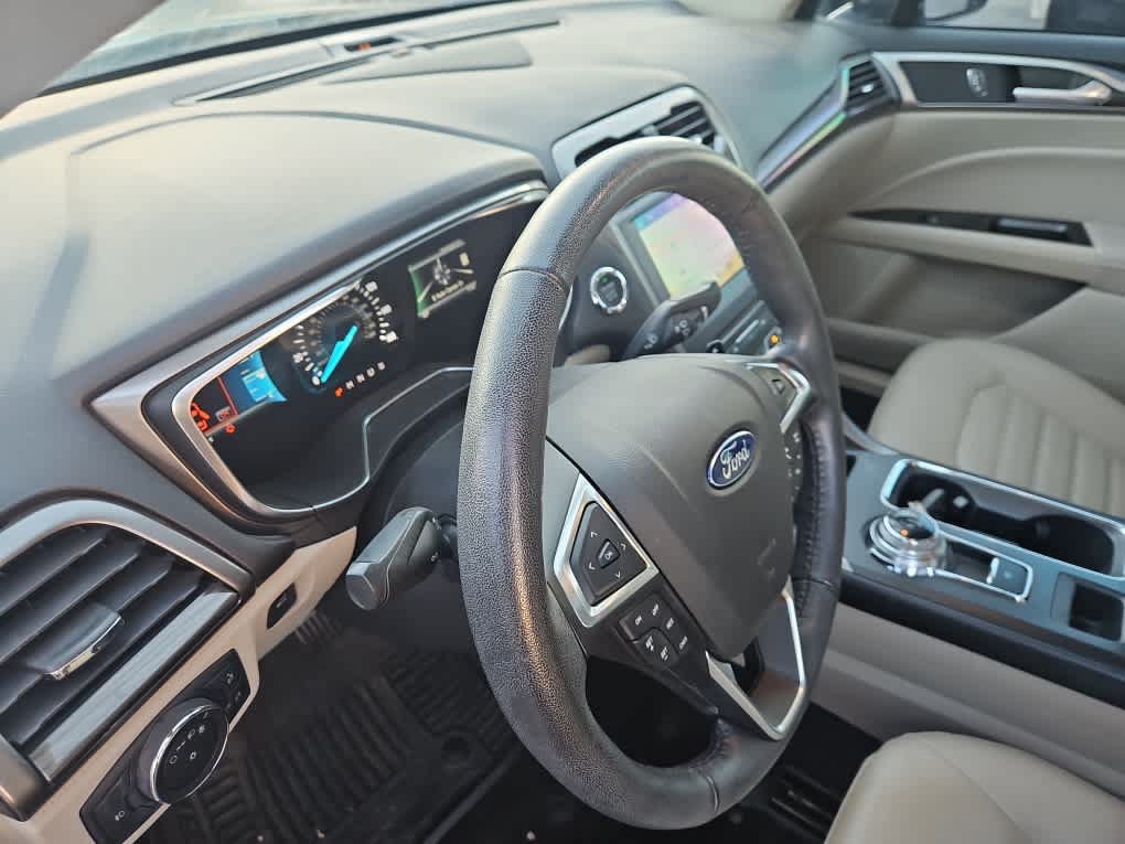 Used 2017 Ford Fusion SE w/ Fusion SE Technology Package FWD image 7