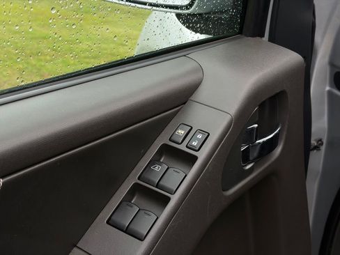 Used 2014 Nissan Frontier PRO-4X w/ Pro-4x Luxury Package AWD/4WD image 12