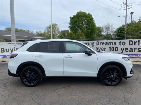 Used 2023 Honda HR-V Sport image 2