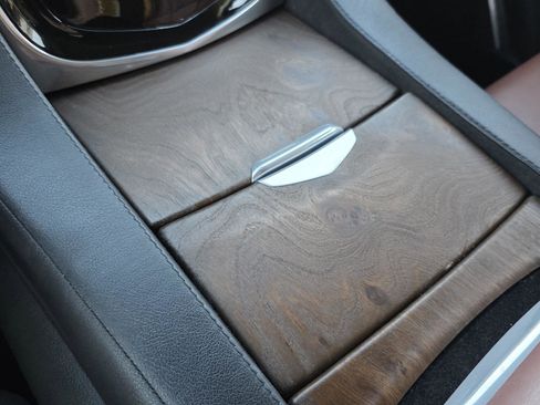 Used 2019 Cadillac Escalade Premium Luxury image 17