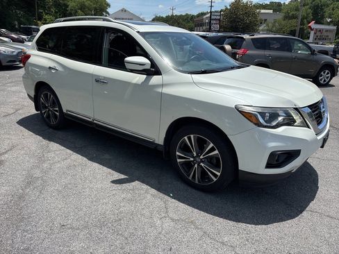 Used 2017 Nissan Pathfinder Platinum AWD/4WD image 5