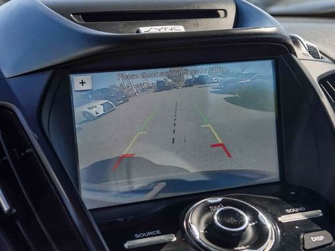 Used 2017 Ford C-MAX Energi Titanium image 23