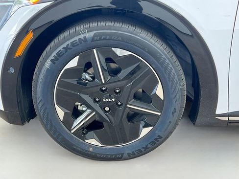 New 2025 Kia EV6 Wind image 32