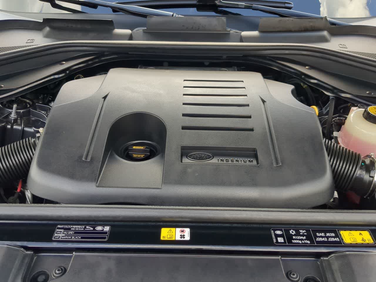 Certified 2025 Land Rover Range Rover SE AWD/4WD image 15