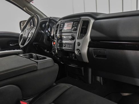 Used 2017 Nissan Titan SV image 12
