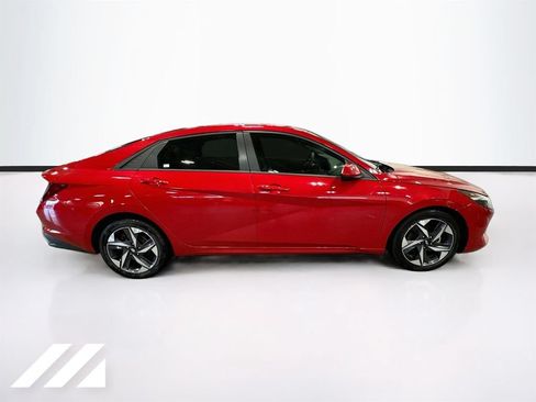 Used 2023 Hyundai Elantra SEL w/ Convenience Package FWD image 4