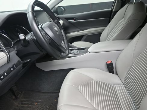 Used 2022 Toyota Camry SE w/ Audio Upgrade Package FWD image 12