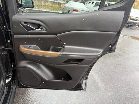 Used 2023 GMC Acadia SLE w/ Driver Convenience Package image 22