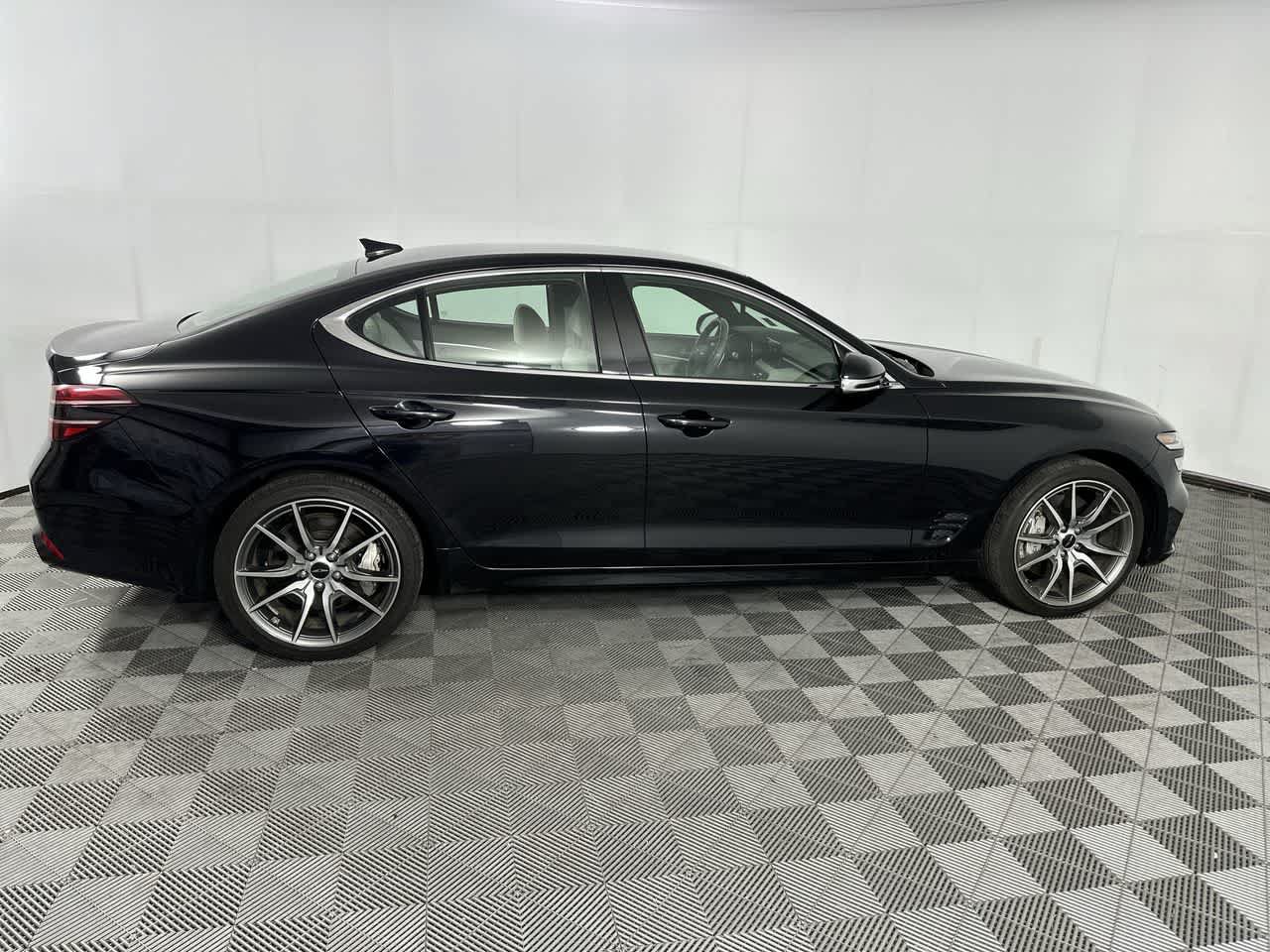 Used 2025 Genesis G70 2.5T RWD image 9