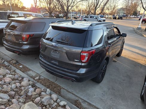 Used 2017 Ford Explorer XLT w/ Equipment Group 202A image 5