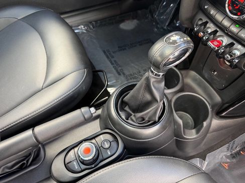 Used 2019 MINI Cooper 4-Door Hardtop w/ Signature Upholstery Package image 27