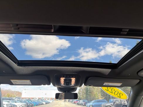 Used 2022 Mercedes-Benz GLE 350 4MATIC w/ Premium Package image 18