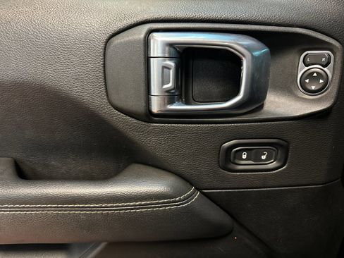 Used 2022 Jeep Wrangler Unlimited Sahara image 10