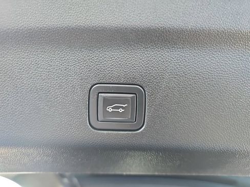 Used 2024 Chevrolet Tahoe Premier w/ Premium Package image 17