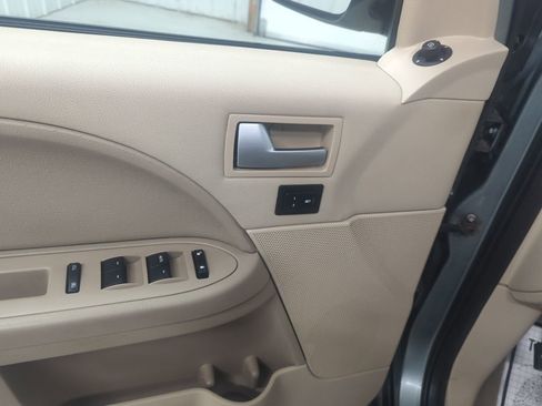 Used 2006 Ford Freestyle Limited image 12