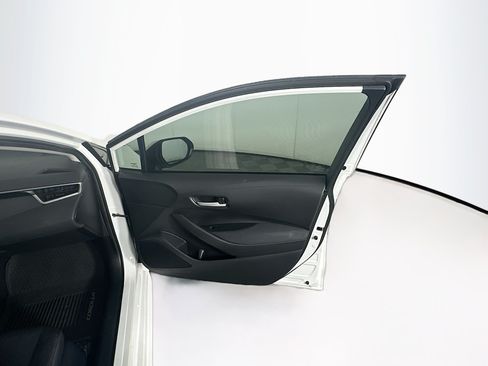 Used 2020 Toyota Corolla LE FWD image 29