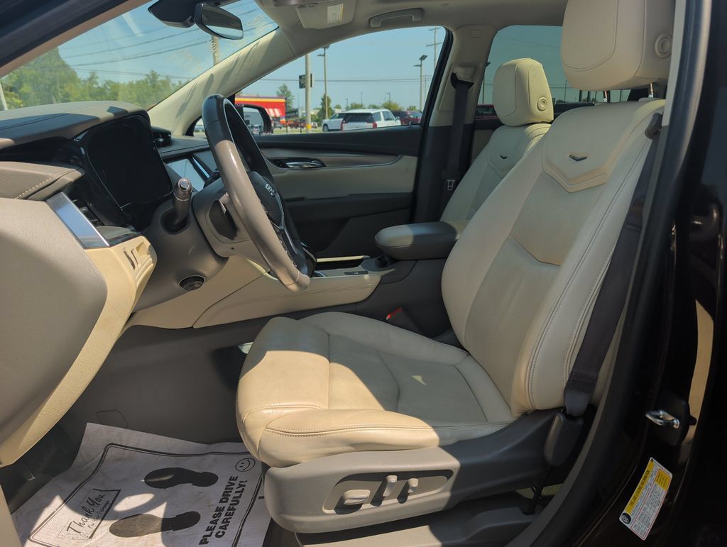 Used 2018 Cadillac XT5 Luxury w/ Driver Awareness Package FWD image 8