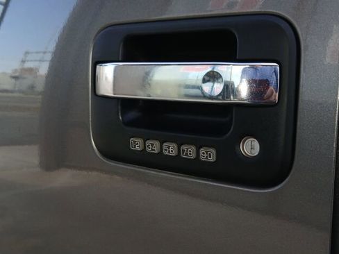 Used 2011 Ford F150 XLT w/ XLT Chrome Pkg image 19