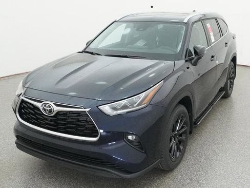 New 2026 Toyota Highlander Limited image 16