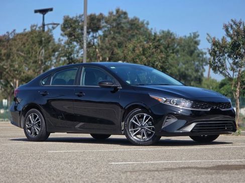 Used 2022 Kia Forte LXS FWD image 5