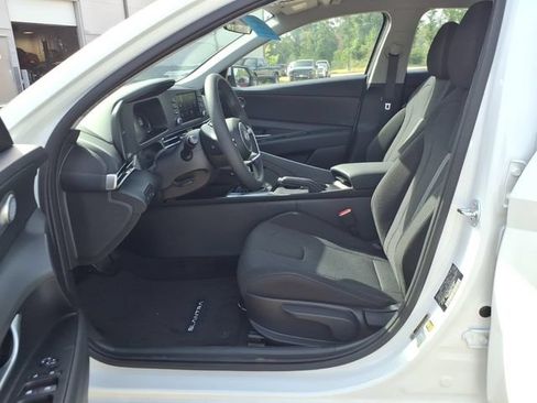 New 2026 Hyundai Elantra SE FWD image 14