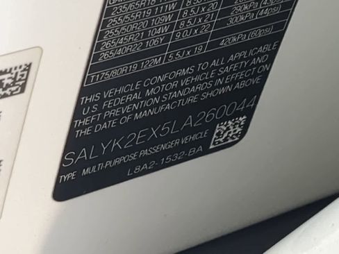 Used 2020 Land Rover Range Rover Velar R-Dynamic S image 37