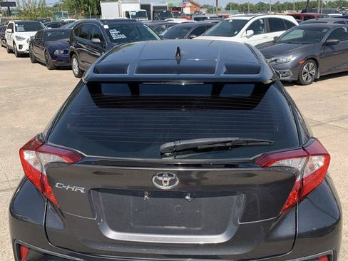 Used 2018 Toyota C-HR XLE FWD image 5