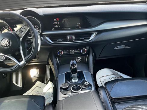 Used 2018 Alfa Romeo Stelvio Ti Sport AWD/4WD image 9