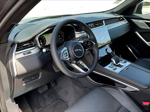 New 2026 Jaguar F-PACE R-Dynamic S image 4