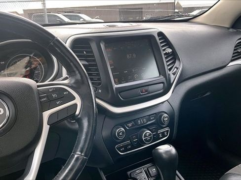 Used 2015 Jeep Cherokee Trailhawk w/ Comfort/Convenience Group AWD/4WD image 9