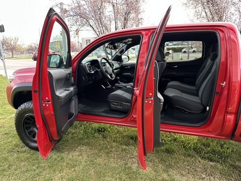 Used 2022 Toyota Tacoma TRD Off-Road w/ Technology Package image 20