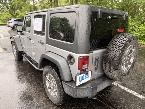 Used 2017 Jeep Wrangler Unlimited Rubicon w/ Connectivity Group AWD/4WD image 5