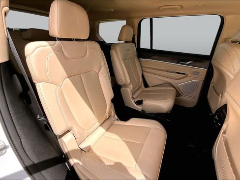 Used 2022 Jeep Grand Cherokee L Limited AWD/4WD image 15