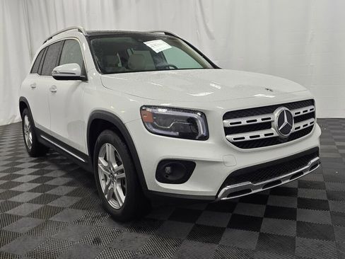 Used 2023 Mercedes-Benz GLB 250 4MATIC w/ Premium Package image 8