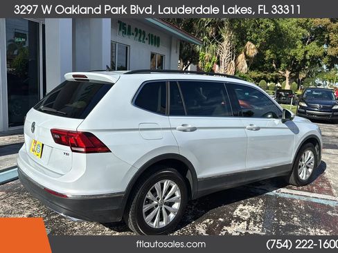 Used 2018 Volkswagen Tiguan SE w/ Panoramic Sunroof Package FWD image 11