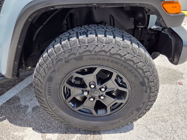 Certified 2021 Jeep Gladiator Sport AWD/4WD image 22