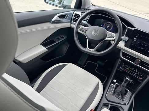 New 2026 Volkswagen Taos SE FWD image 9