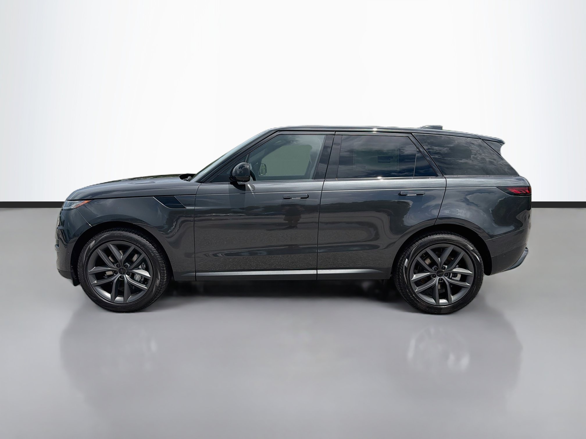 New 2027 Land Rover Range Rover Sport SE AWD/4WD image 2